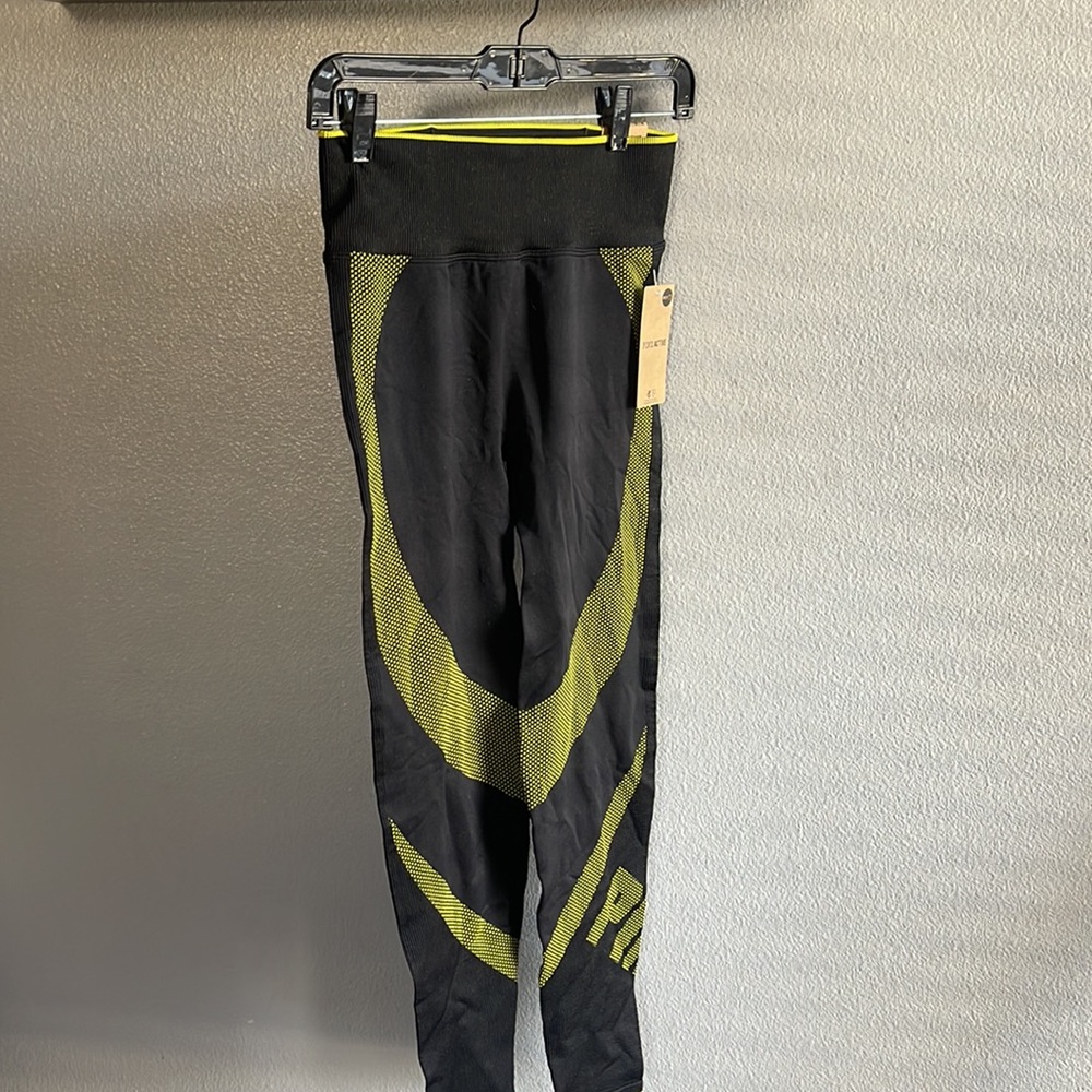 COPY - Victoria Secret’s Pink Active Seamless Tights